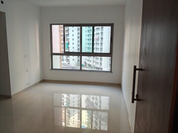 Room in 2 BHK Apartment at Kalpataru Immensa, Kolshet Road – for Rent