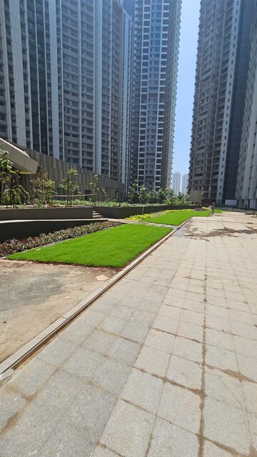 2 BHK Apartment For Rent in Kalpataru Immensa, Kolshet Road