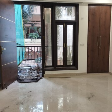 Room in 2 BHK Apartment at Palm Residency Chhatarpur, Rajpur Khurd Extension – for Rent
