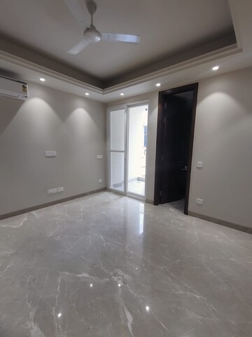 Room in 3 BHK Builder Floor at Green Park – for Sale