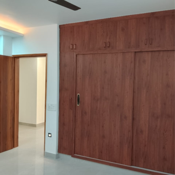 Room in 3 BHK Apartment at Vipul World Floors, Sector 48 – for Rent