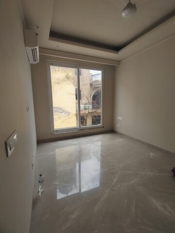 Room in 3 BHK Builder Floor at Green Park – for Sale