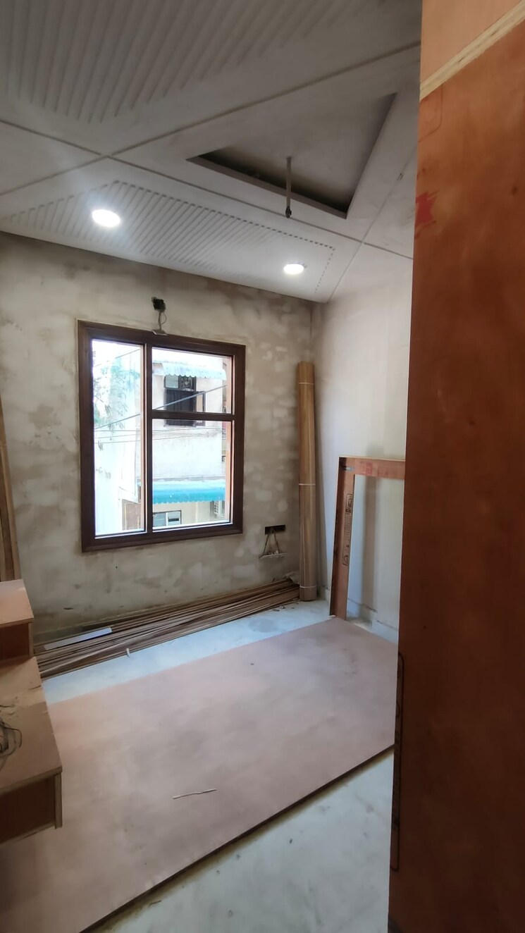 Room, rohini sector 25 3 Bedroom 900 Sq.Ft. Builder Floor In Rohini Sector 25 Delhi 8303098