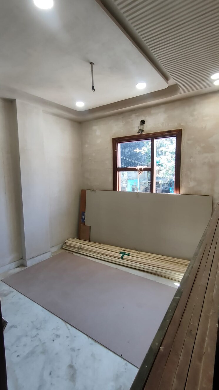 Room, rohini sector 25 3 Bedroom 900 Sq.Ft. Builder Floor In Rohini Sector 25 Delhi 8303098