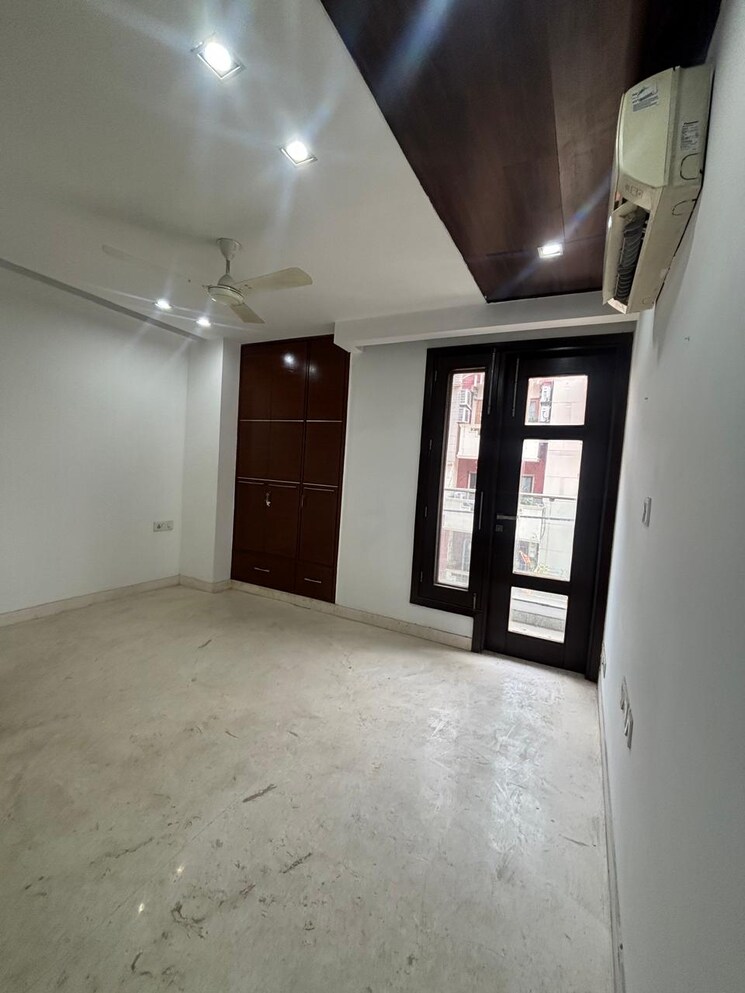 Room, greater kailash i 3 Bedroom 1800 Sq.Ft. Builder Floor In Greater Kailash I Delhi 8303115