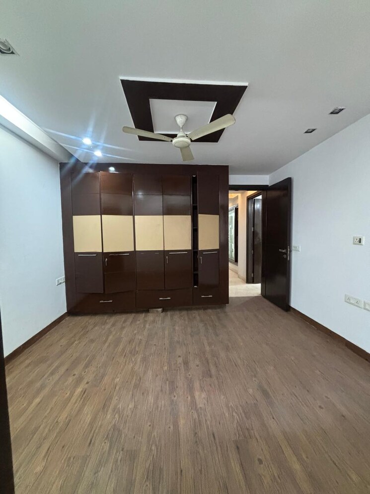 Room, greater kailash i 3 Bedroom 1800 Sq.Ft. Builder Floor In Greater Kailash I Delhi 8303115