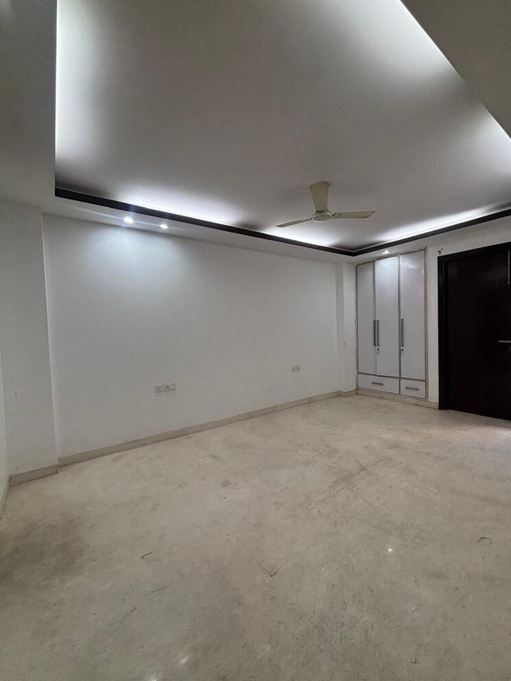 Room, greater kailash i 3 Bedroom 1800 Sq.Ft. Builder Floor In Greater Kailash I Delhi 8303115