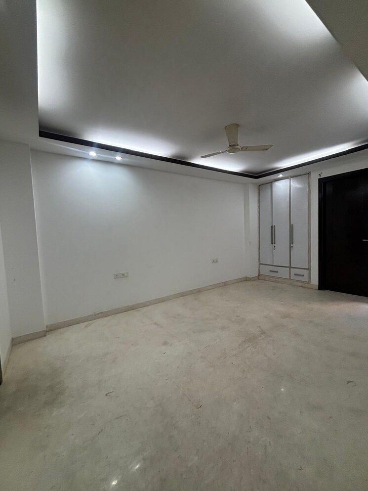 Room, greater kailash i 3 Bedroom 1800 Sq.Ft. Builder Floor In Greater Kailash I Delhi 8303115