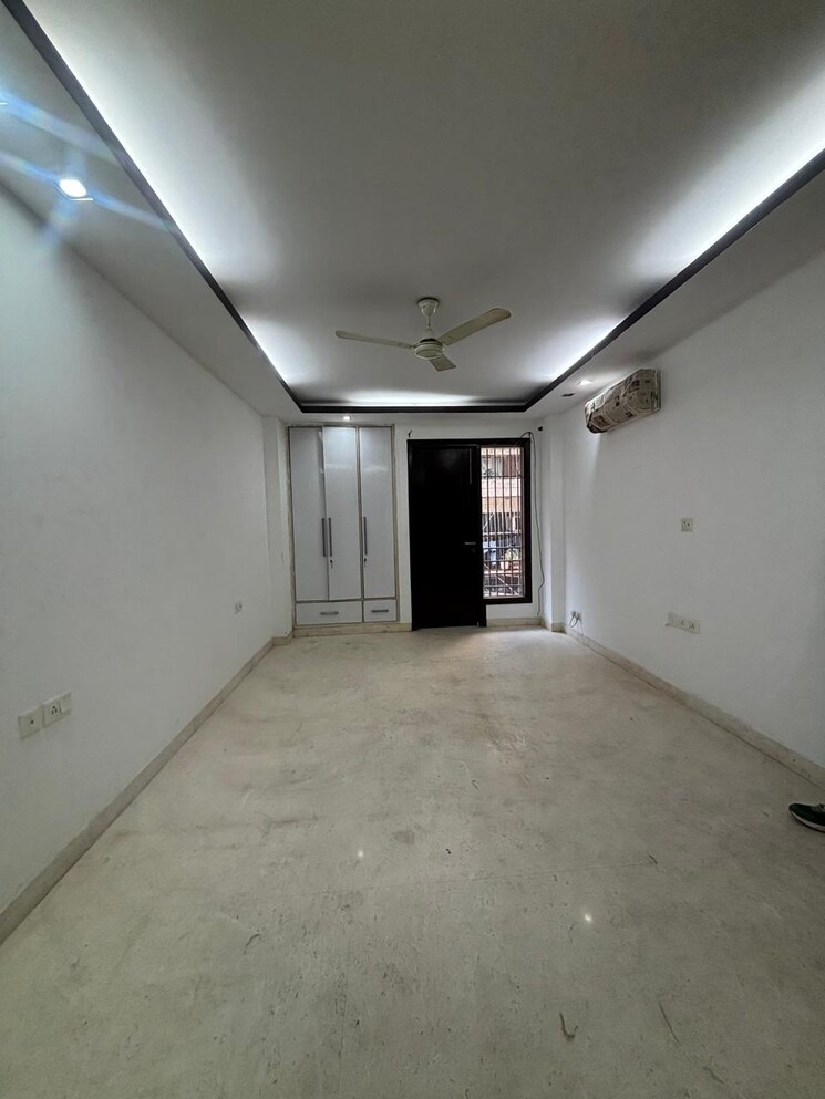 Room, greater kailash i 3 Bedroom 1800 Sq.Ft. Builder Floor In Greater Kailash I Delhi 8303115