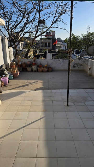 Parking in 1 RK Builder Floor at South Extension ii – for Rent