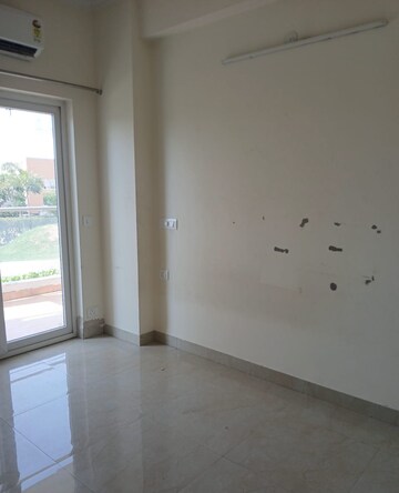 Room in 3 BHK Apartment at Shree Vardhman Victoria, Sector 70 – for Rent