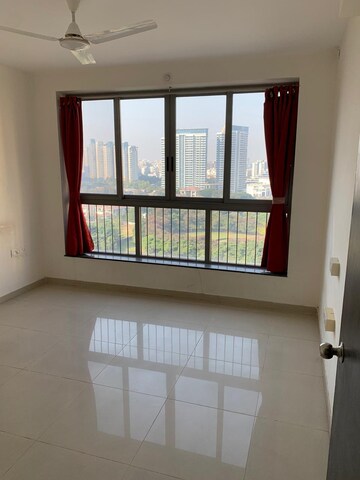 Room in 2 BHK Apartment at Kumar Parc Residences, Hadapsar – for Sale