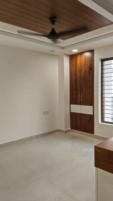 Room in 3 BHK Builder Floor at Sector 15 – for Rent