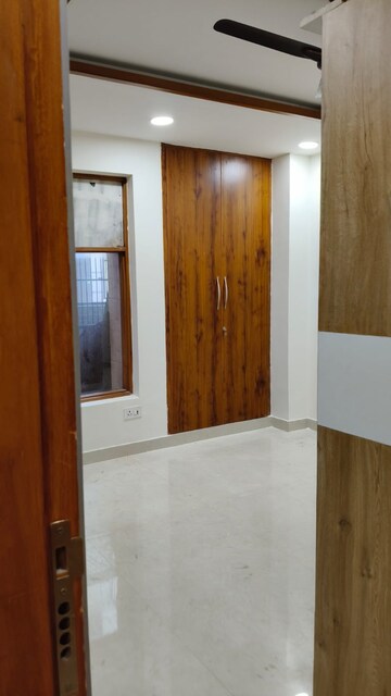 Room in 3 BHK Builder Floor at Sector 15 – for Rent