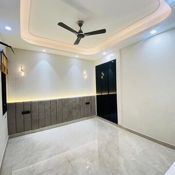 Room in 4 BHK Builder Floor at Unitech South City II, South City 2 – for Sale