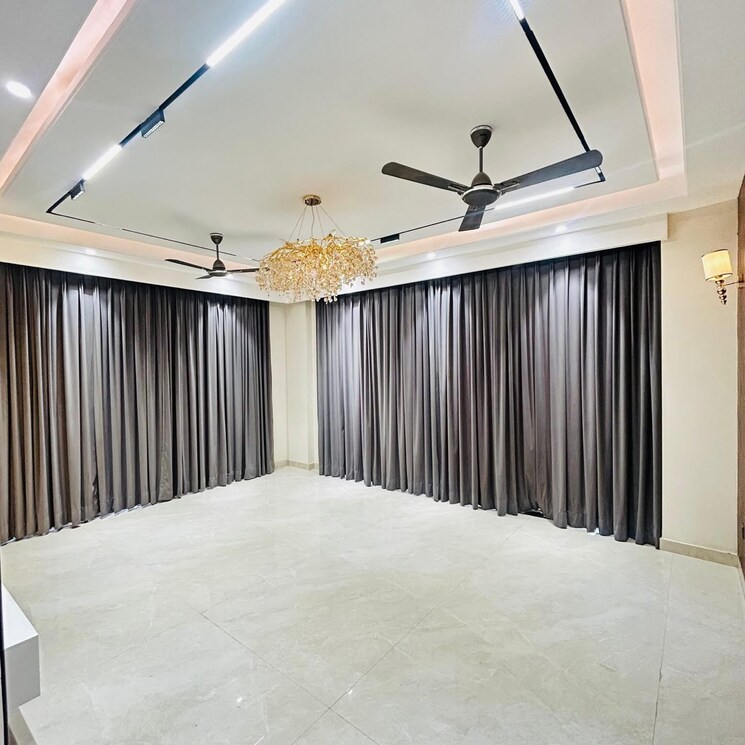 Room, unitech-south-city-ii 4 Bedroom 300 Sq.Yd. Builder Floor In South City 2 Gurgaon 8303330