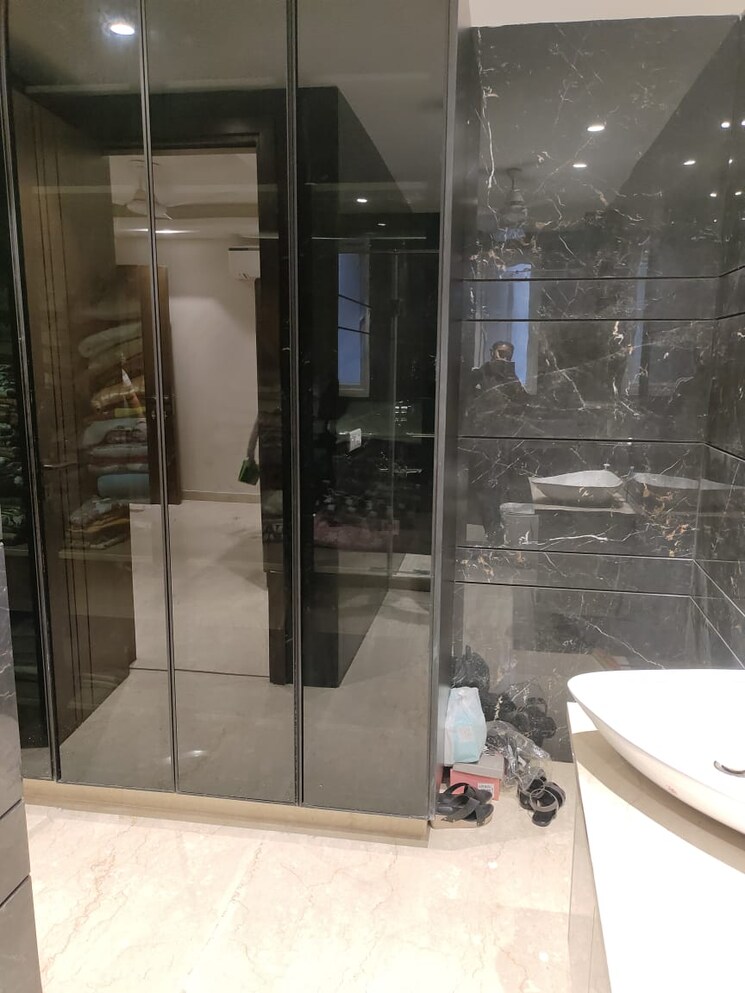 Bathroom, green park extension 4 Bedroom 300 Sq.Ft. Builder Floor In Green Park Extension Delhi 8303187