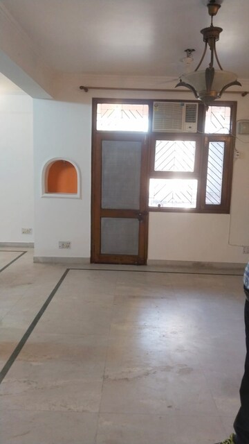 Room in 3 BHK Apartment at RWA Apartments Sector 50, Sector 50 – for Rent