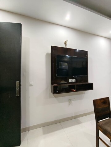 Furnished Amenities in 2 BHK Builder Floor at Ansal Sushant Apartments, Sushant Lok I – for Rent