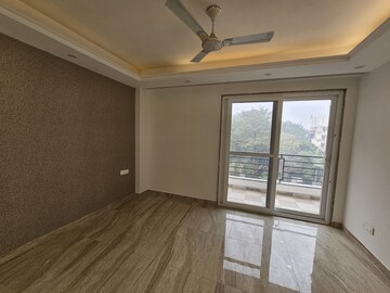 Room in 4 BHK Builder Floor at The Estate Floors, Sector 43 – for Rent