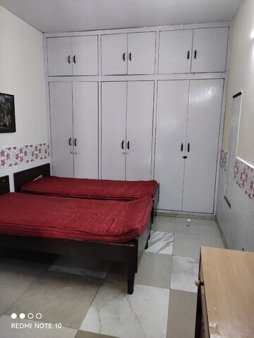 Bedroom in Studio Apartment at Varun Enclave, Sector 28 – for Rent