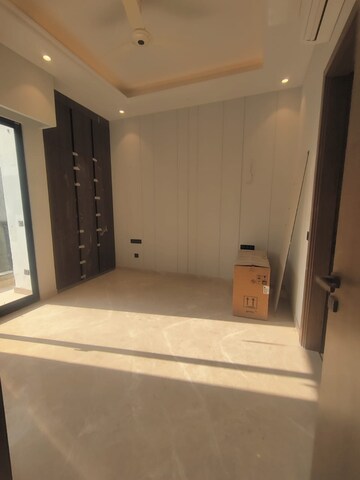 Room in 3 BHK Builder Floor at East Of Kailash – for Sale