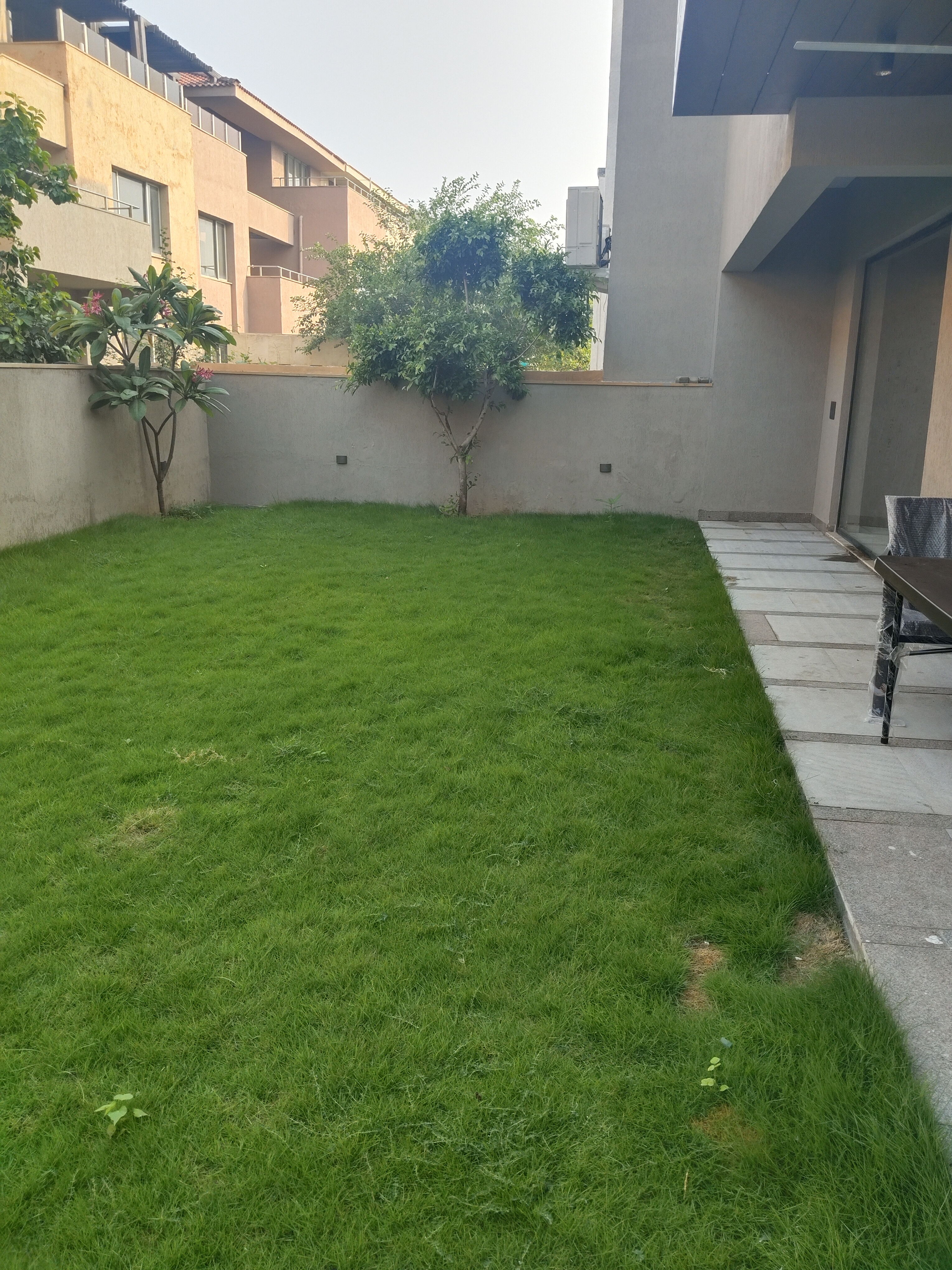 Plot For Sale in Unitech Uniworld Resorts-The Residences