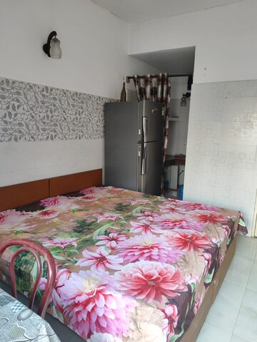 Bedroom in Studio Apartment at Arun Vihar Sector 37, Sector 37 – for Rent