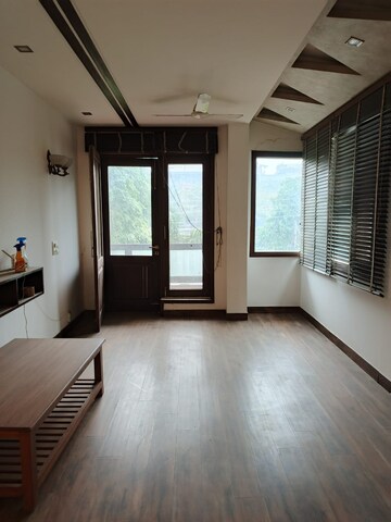 Room in 5 BHK Villa at DLF Atria, Dlf Phase ii – for Sale