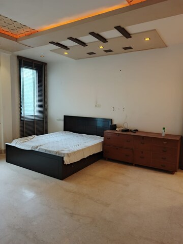Bedroom in 5 BHK Villa at DLF Atria, Dlf Phase ii – for Sale