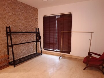Room in 5 BHK Villa at DLF Atria, Dlf Phase ii – for Sale