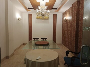 Bathroom in 5 BHK Villa at DLF Atria, Dlf Phase ii – for Sale