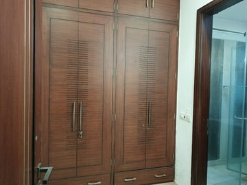 Bathroom in 5 BHK Villa at DLF Atria, Dlf Phase ii – for Sale