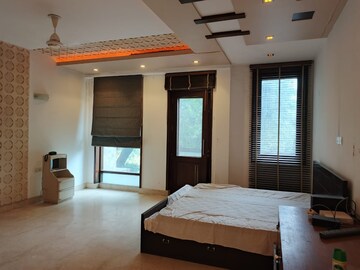 Bedroom in 5 BHK Villa at DLF Atria, Dlf Phase ii – for Sale