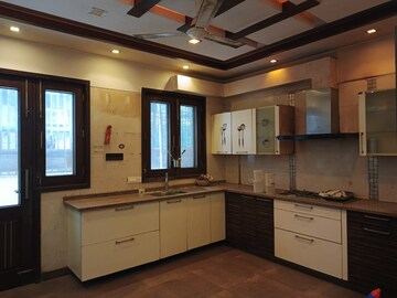 Kitchen in 5 BHK Villa at DLF Atria, Dlf Phase ii – for Sale