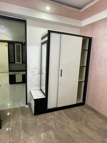 Room in 3 BHK Builder Floor at Onyx Plaza, Vasundhara Sector 3 – for Rent