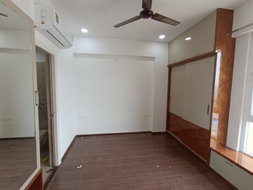 Room in 2 BHK Apartment at Pacifica Hillcrest Phase 1, Gachibowli – for Rent