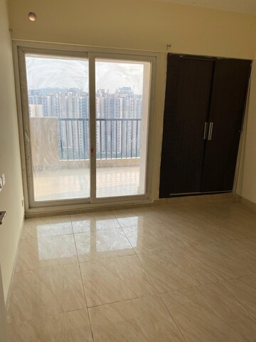 Room in 2 BHK Apartment at Panchsheel Greens II, Sector 16 Greater Noida – for Sale