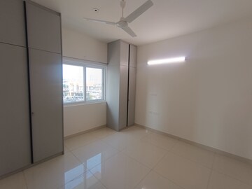 Room in 3.5 BHK Apartment at Prestige Tranquil, Kokapet – for Rent