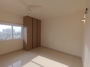 Room in 3.5 BHK Apartment at Prestige Tranquil, Kokapet – for Rent