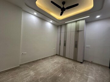Room in 3 BHK Builder Floor at Paschim Vihar – for Rent