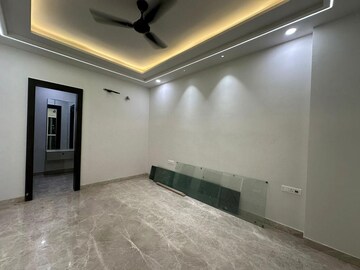 Room in 3 BHK Builder Floor at Paschim Vihar – for Rent