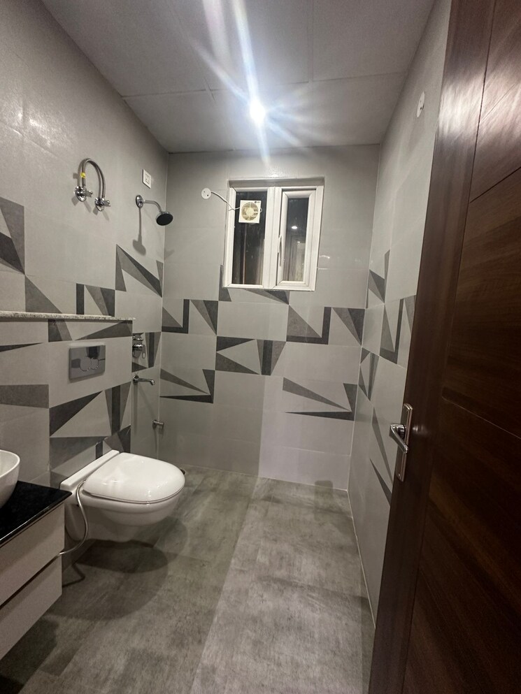 Bathroom, pir machalla 3 Bedroom 1100 Sq.Ft. Apartment In Pir Machalla Zirakpur 8303738