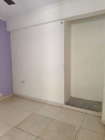 Room in 2 BHK Apartment at Value Meadows Vista, Raj Nagar Extension – for Sale