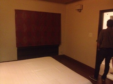 Bedroom in 2 BHK Apartment at Green Park – for Rent