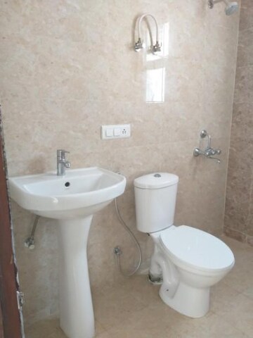 Bathroom in 3 BHK Apartment at Omaxe R2, Gomti Nagar – for Rent