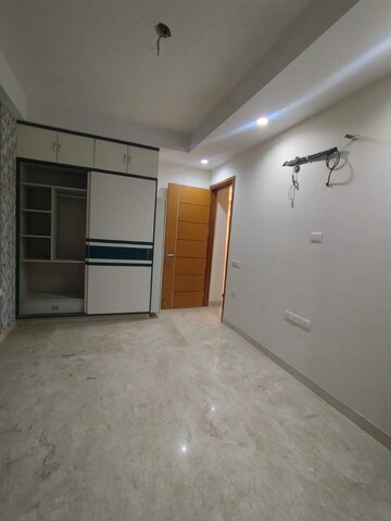Room in 3 BHK Builder Floor at Paschim Vihar – for Rent