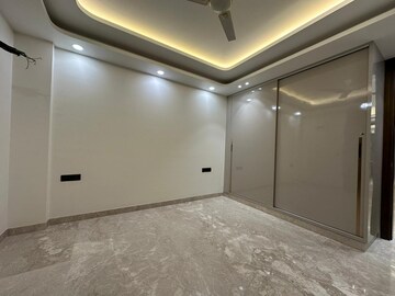 Room in 3 BHK Builder Floor at Paschim Vihar – for Rent