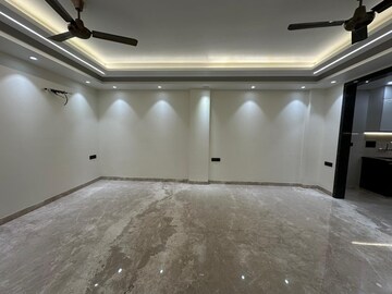 Room in 3 BHK Builder Floor at Paschim Vihar – for Rent