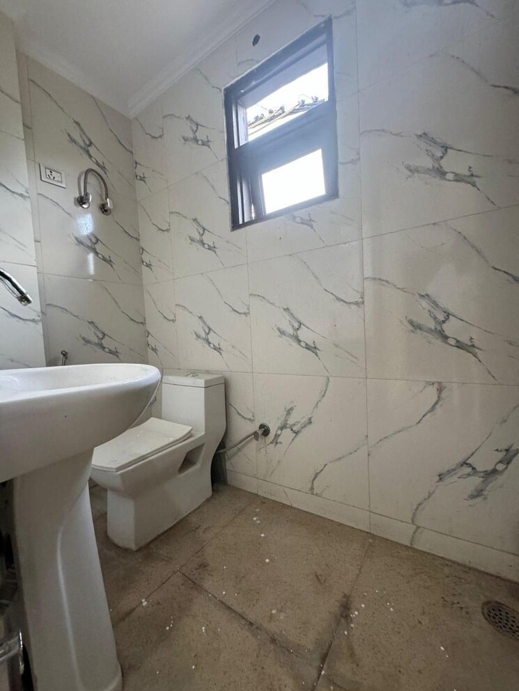 Bathroom, vasant kunj 2 Bedroom 911 Sq.Ft. Apartment In Vasant Kunj Delhi 8303980